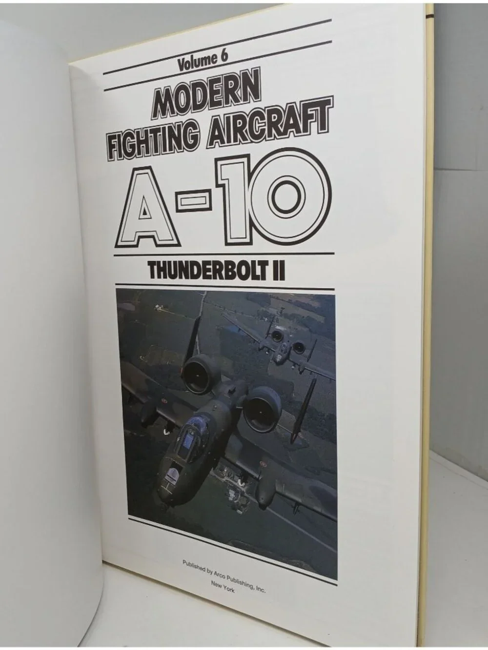 Modern Fighting Aircraft A-10 HC Bill Sweetman 1984 Profiles Photos VG #S-10